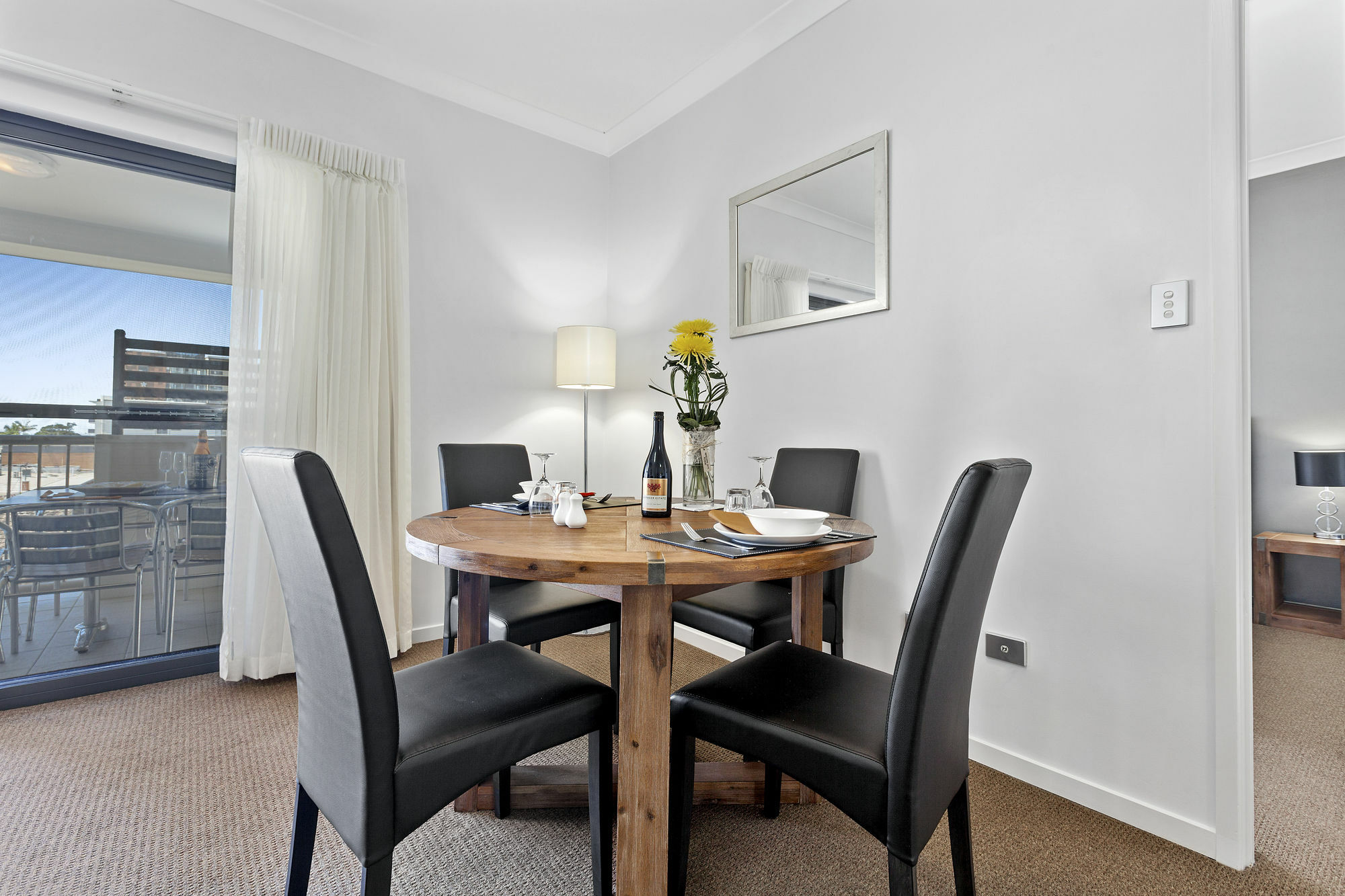 La Vida On Anzac Aparthotel Redcliffe Exterior foto